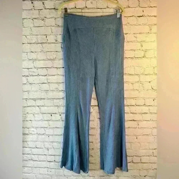 Area Stars Pants - Area Stars Blue Ribbed Flared Leggings - Size M. NWT